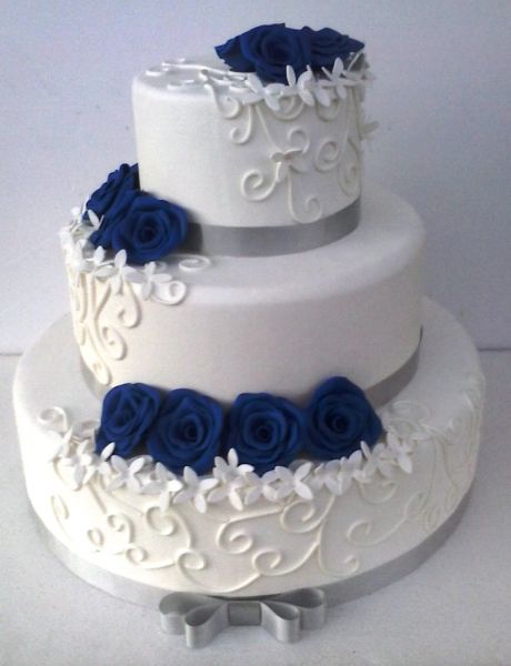 Bolo para casamento branco e azul